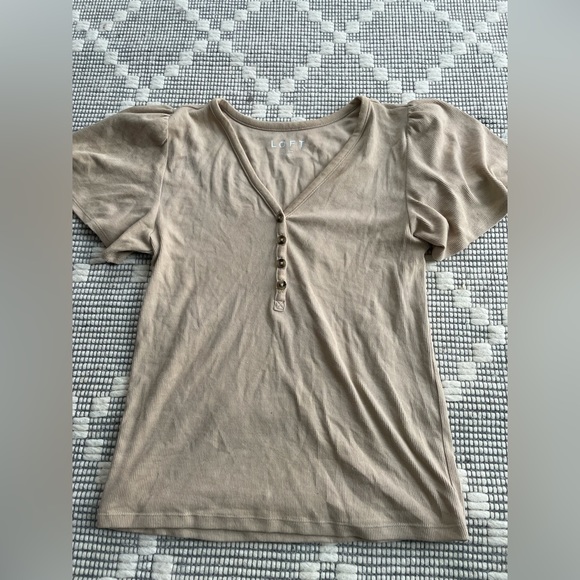 LOFT Tan Henley top with gathered puff sleeves - Picture 3 of 7
